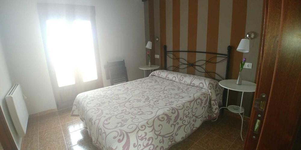 Hostal Restaurante Parajes กาสโตรโพล ภายนอก รูปภาพ