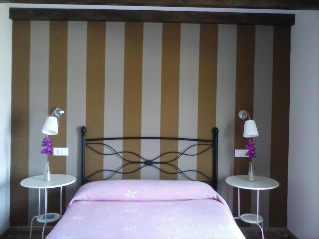 Hostal Restaurante Parajes กาสโตรโพล ภายนอก รูปภาพ