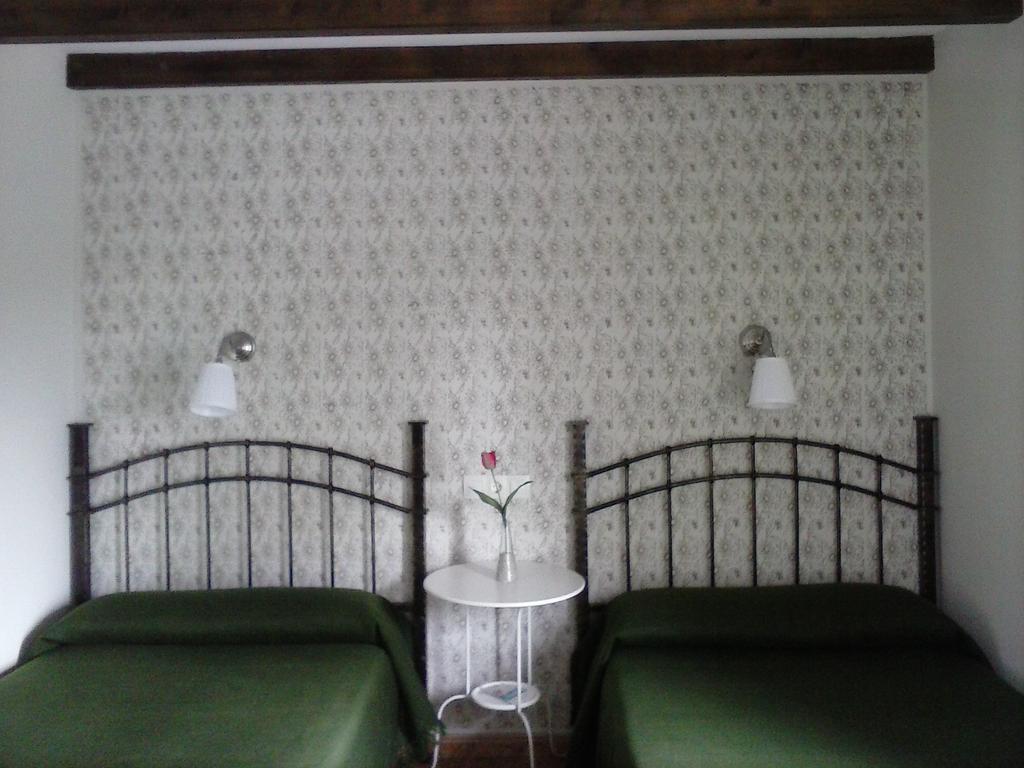 Hostal Restaurante Parajes กาสโตรโพล ภายนอก รูปภาพ