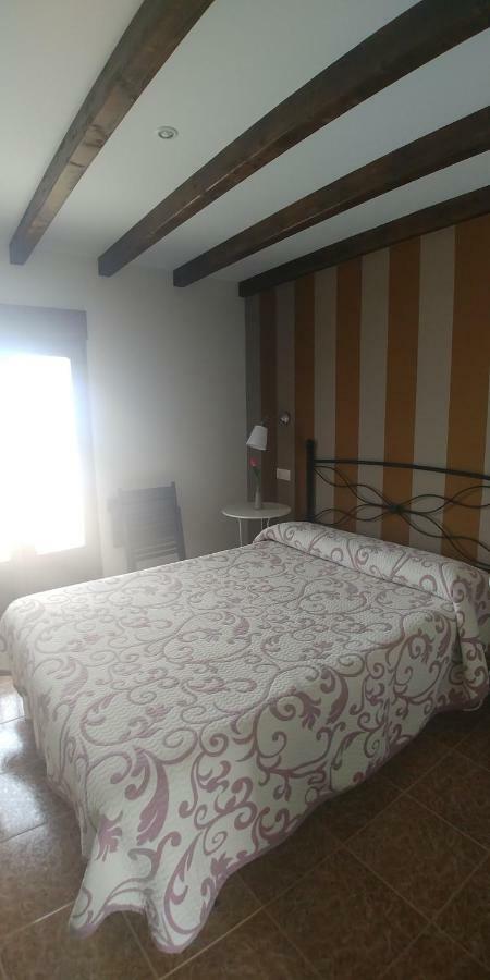 Hostal Restaurante Parajes กาสโตรโพล ภายนอก รูปภาพ
